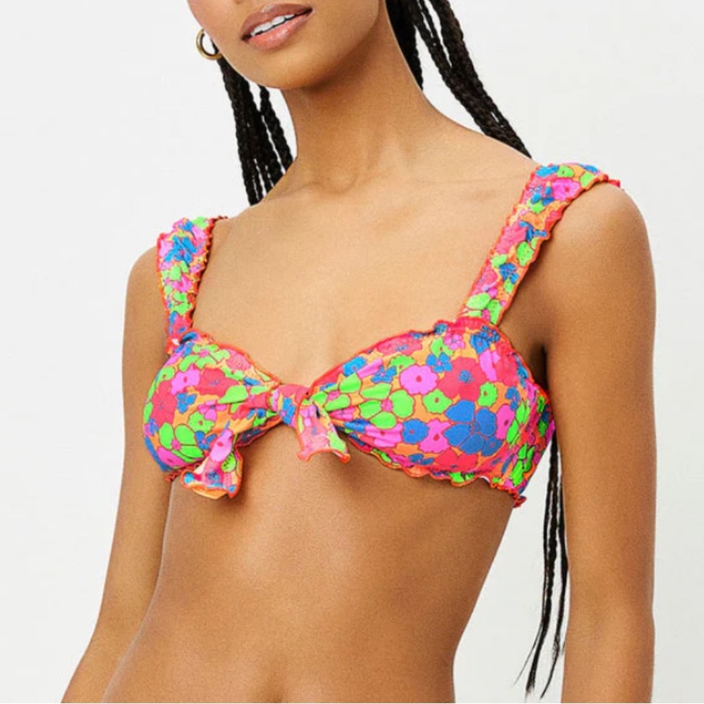 NWT Frankie’s Bikinis Ruffle Swim Top